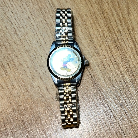 Disney ewatchfactory Mickey Mouse watch - Picture 3 of 8